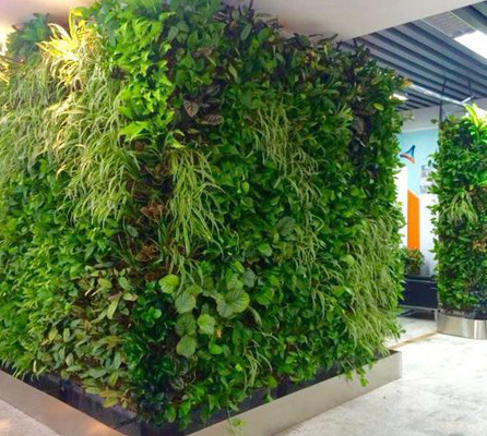 New Design Customized Jungle Style Vertical Plants Wall Artificial Wall Hanging Plant Green Grass Wall for Home Decoration