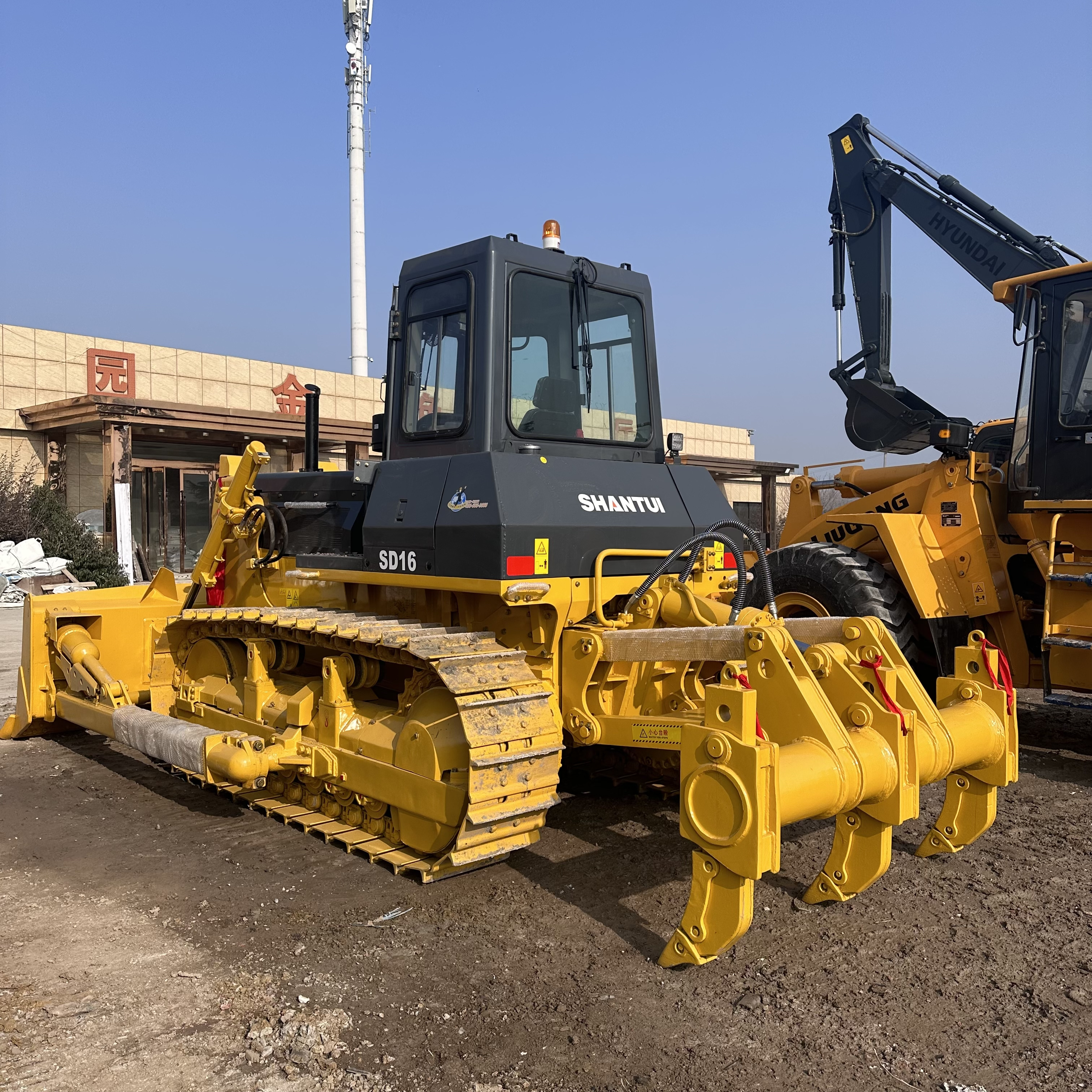 SHANTUI 160HP Crawler Bulldozers SD16 with Spare Parts