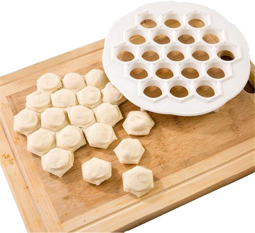 Food Grade Plastic Dumpling Mold tray with 19 Holes Russian Pelmeni Maker Dumplings Maker plastic mold machine Dumpling Press