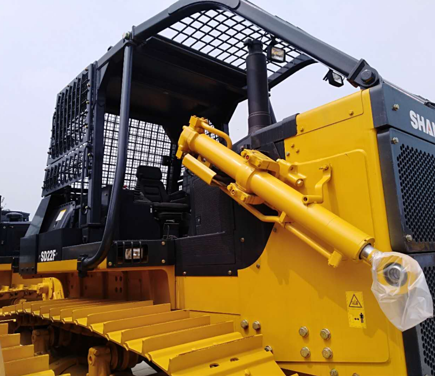 Shantui forest machine lumbering bulldozer SD22F with winch for Africa market