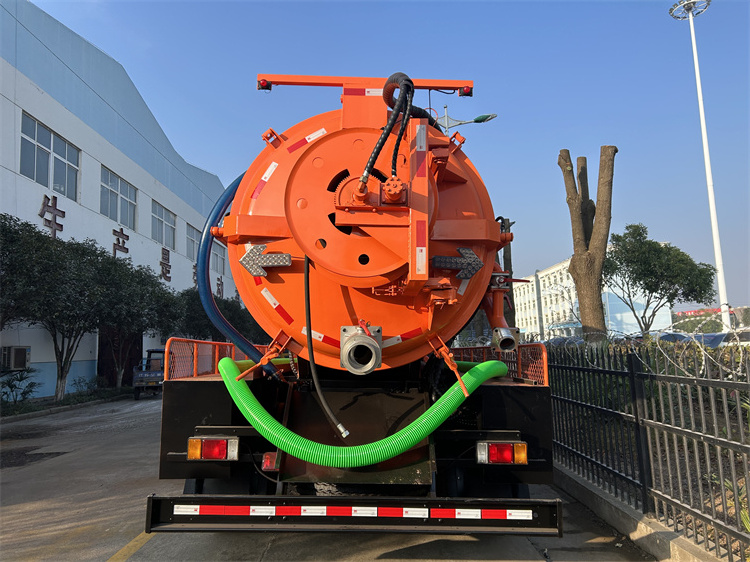 Factory direct sales of Isuzu 10 cubic meters sewage suction tanker truck low price sale of septic tank truck sewage suction