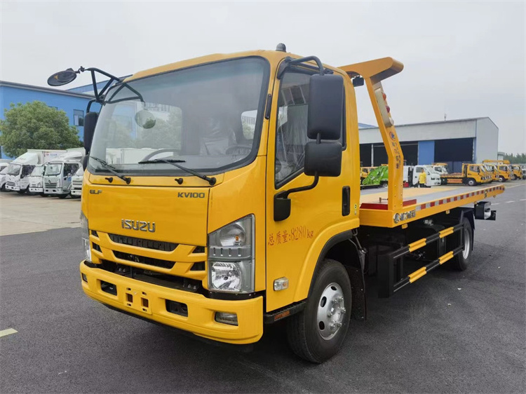 High Quality Japanese Isuzu 4 Ton Wrecker Hydraulic Flatbed Truck 4*2 LHD small road rescue vehicle for sale