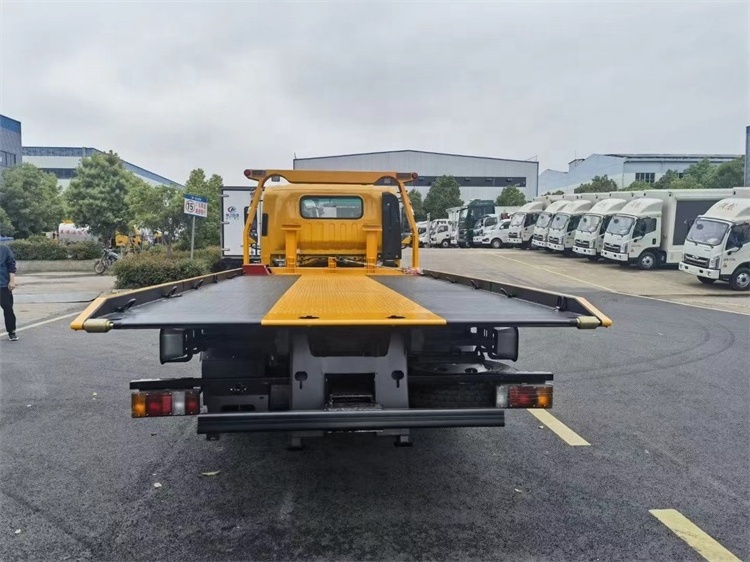 High Quality Japanese Isuzu 4 Ton Wrecker Hydraulic Flatbed Truck 4*2 LHD small road rescue vehicle for sale