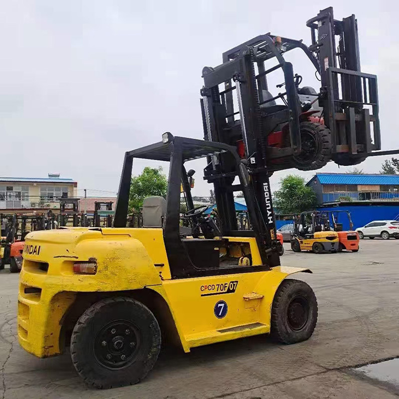 Original second hand  large Hyundai forklift 70  with cheap price Used diesel 6 7 8 10 13 16 ton  wholesale on sale in Shanghai