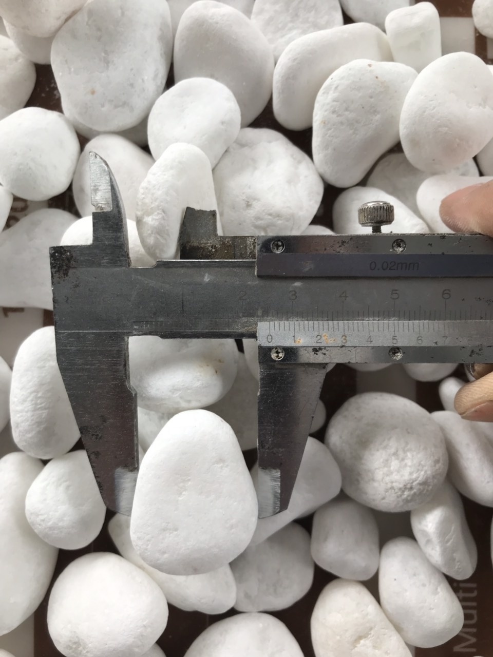 Vietnam natural snow white pebbles Top quality tumbled stone pebble for garden landscape decoration outdoor Gravel Pebble Stone