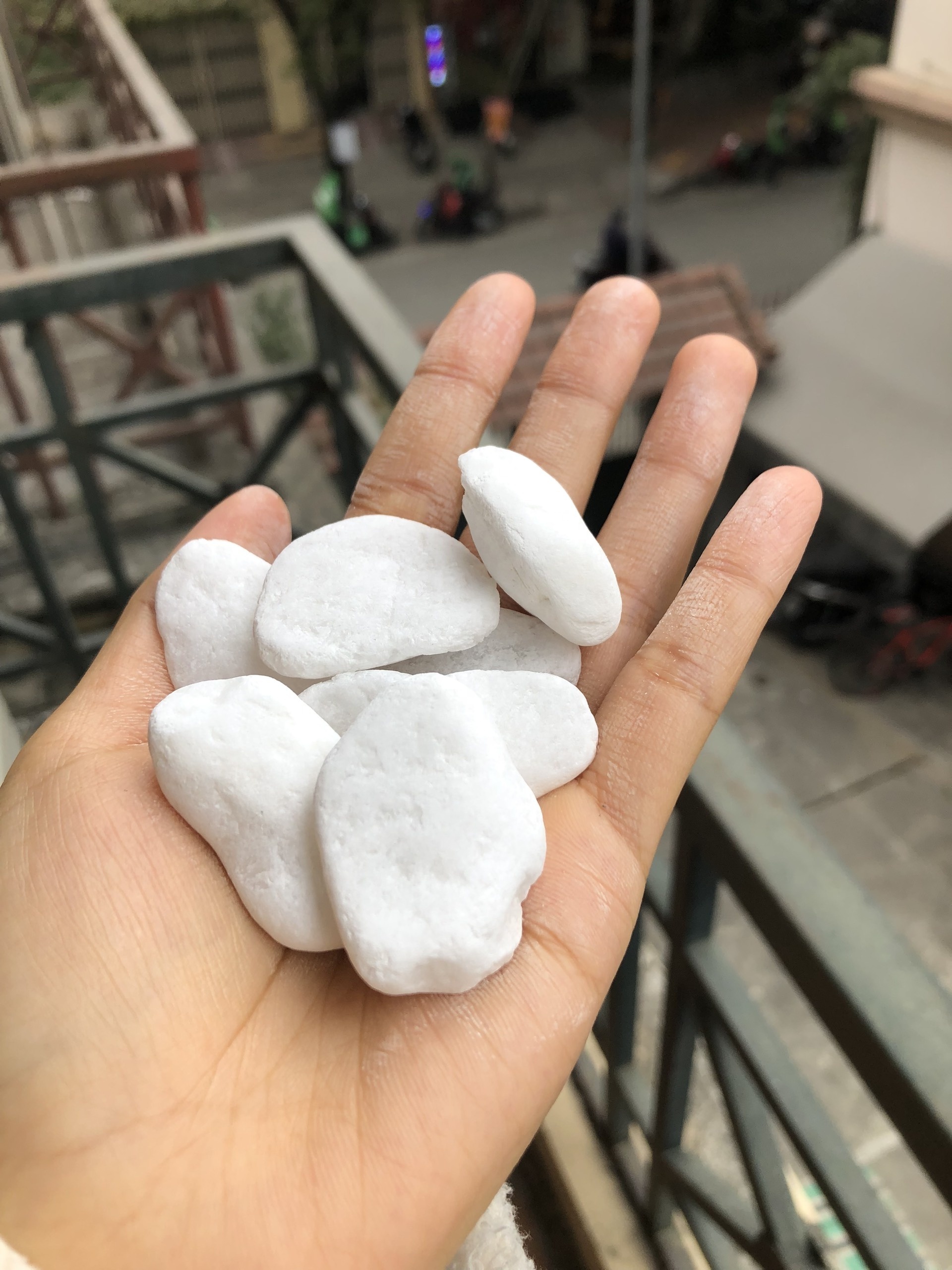 Vietnam natural snow white pebbles Top quality tumbled stone pebble for garden landscape decoration outdoor Gravel Pebble Stone