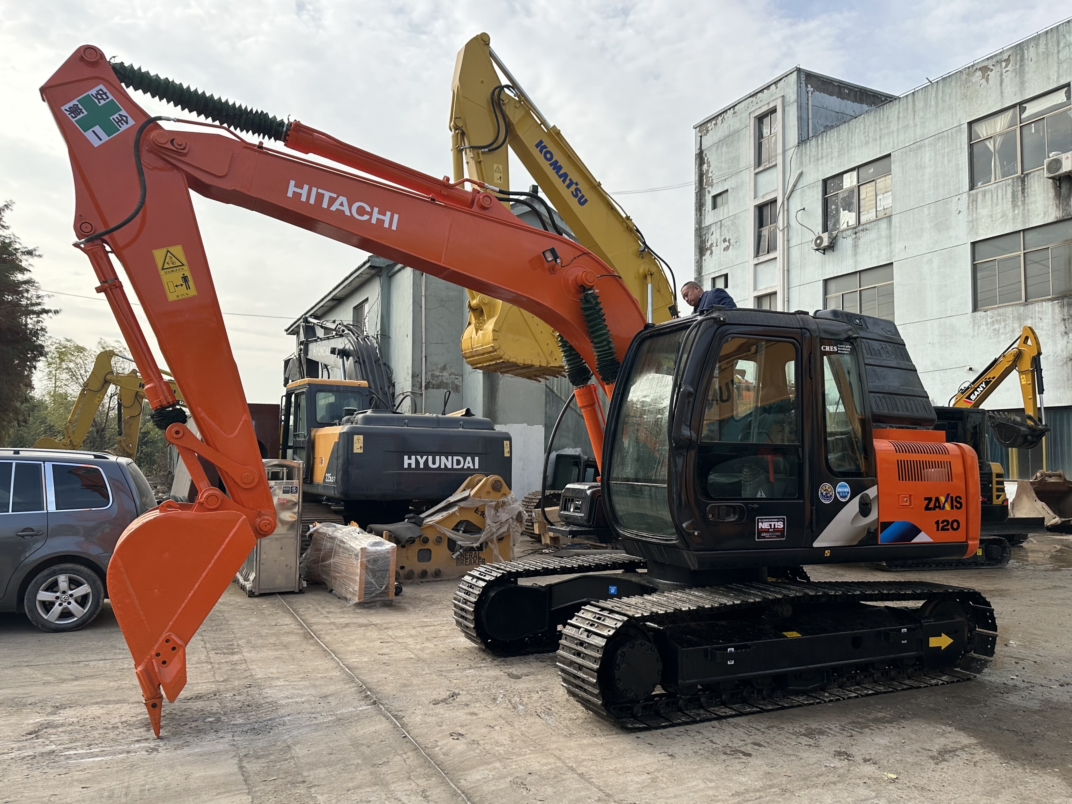 Used Hitachi Excavator Zx120/ Hitachi Zx120-5 Zx120-6 Used Excavating Machinery/second Hand 12 Ton Excavator For Sale