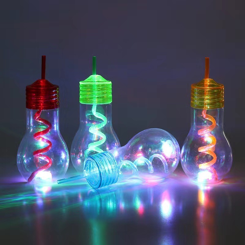 600ML Glowing Plastic Bulb Drinks Cup Cute Fashion Bulb Shape Milk Juice Light Water Bottle with Crystal Straw and LED light