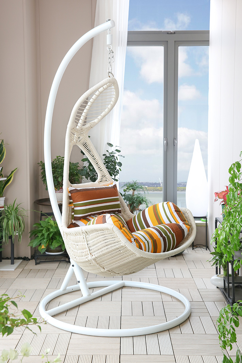 Comfortable Patio Garden Swings Chair With Cushions Outdoor Wicker Hanging Rattan Egg Chair Hammock