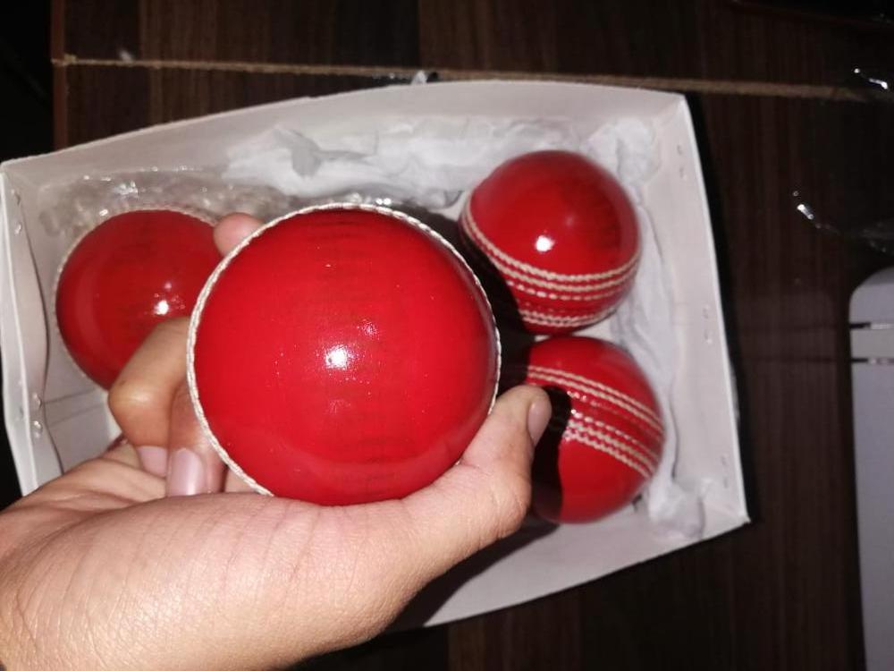 Customized  Cricket Season Tape Hard Ball Wholesale Hand Stitched Premium Quality Leather Red White Bowling Cricket Bat Balls