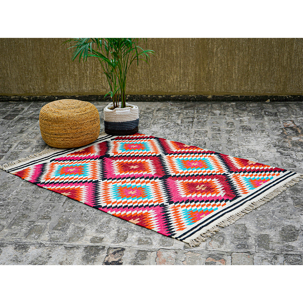 New Design Living Room Anti Slip Area Rugs Hand Woven Cotton Rugs Available in Custom Size and Color