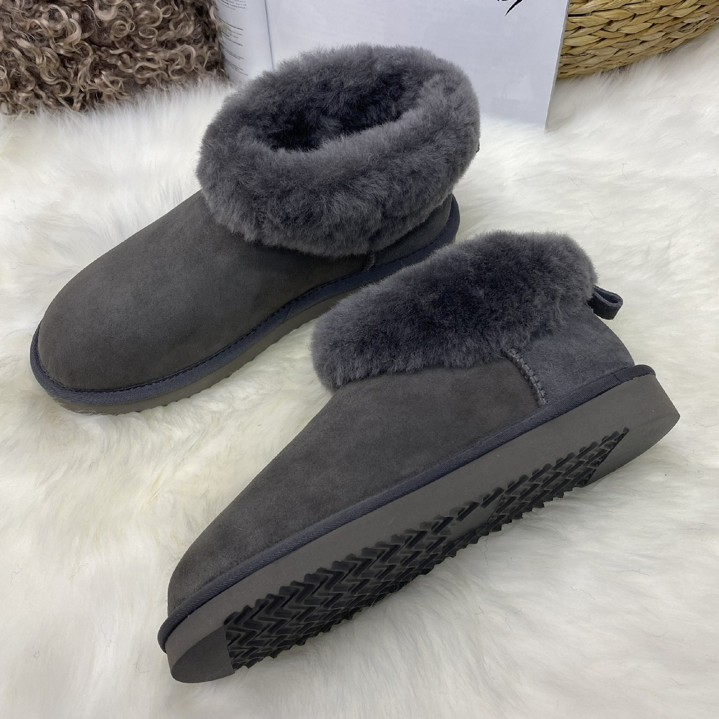 Wholesale Winter Women's Snow Boots Ankle Women Shoes Bow Girls Lady Designer Luxury Short Fluff Bows For ug snow boots