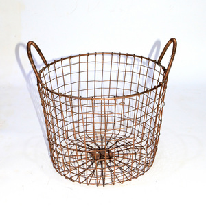 Wholesale storage type and home decoration Copper Antique iron wire copper color metal wire mesh laundry basket with handle