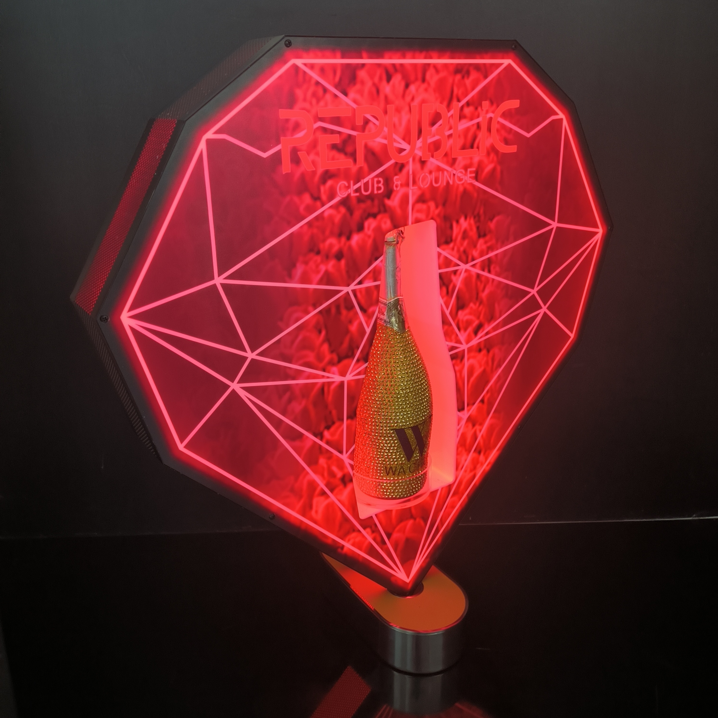 Custom logo Nightclub bar supplies vip red Rose fashion design diamond shape led bottle presenter bottle glorifier wine stand