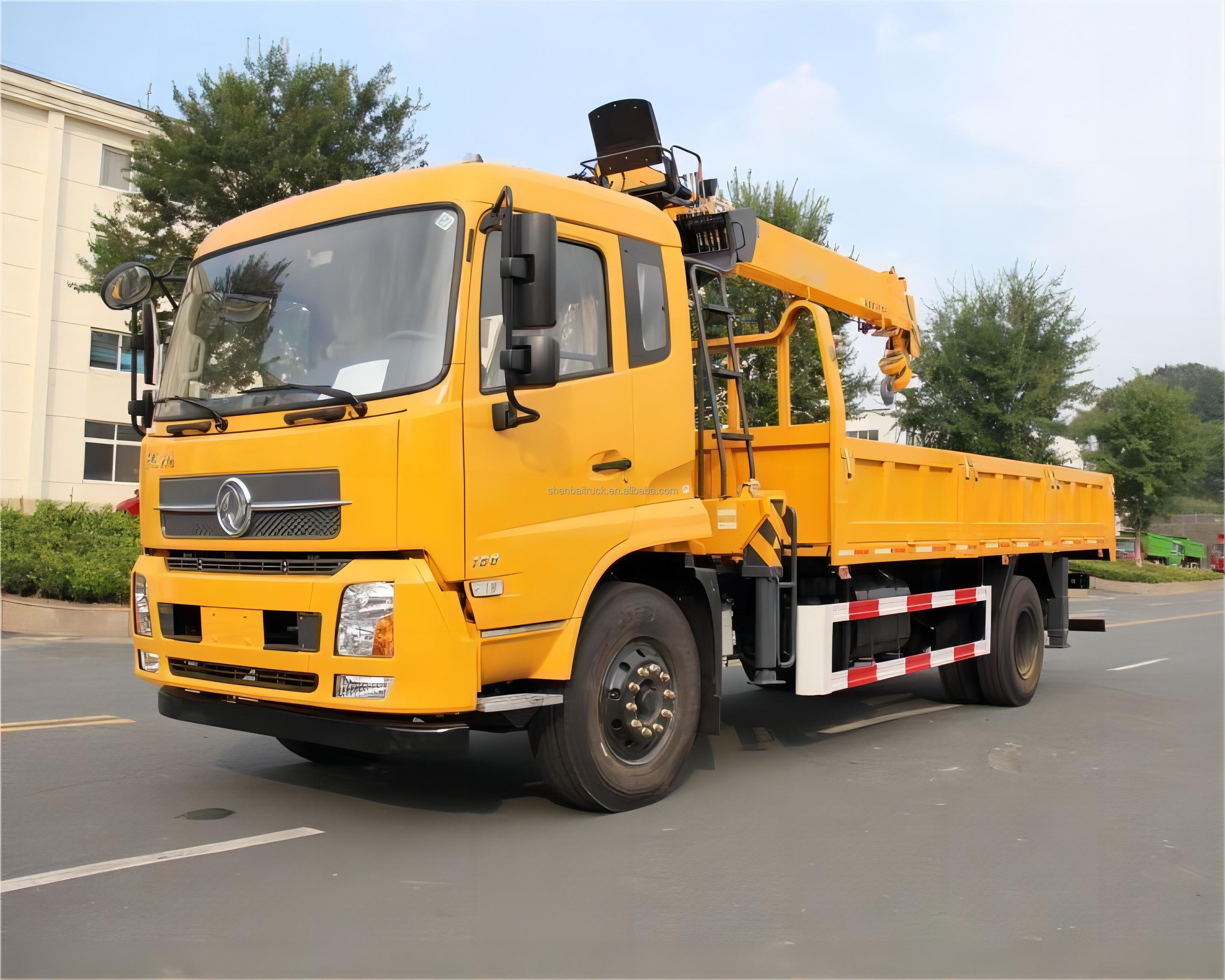 Right Hand Drive Dongfeng 4x2 Small Pickup Truck Mounted Crane Lorry 6Ton 7Ton 8Ton Hydraulic Telescopic Boom Crane