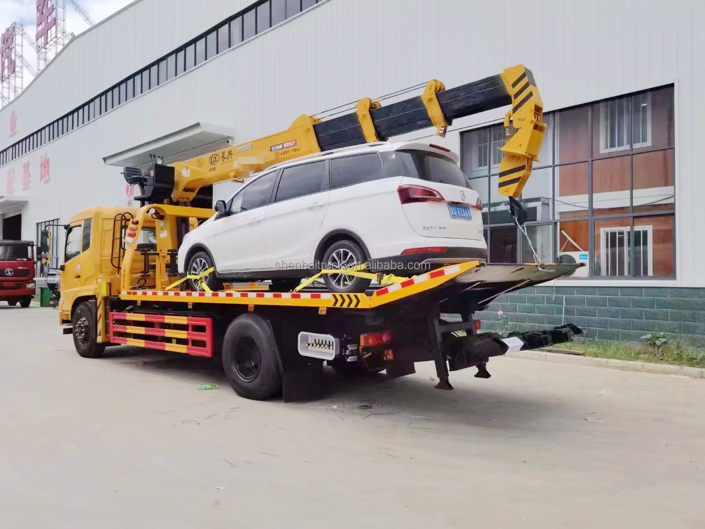 Dongfeng 4X2 Tow Truck with Crane Wreker  Towing Truck Rollback Wrecker Bed Crane Truck For Sale