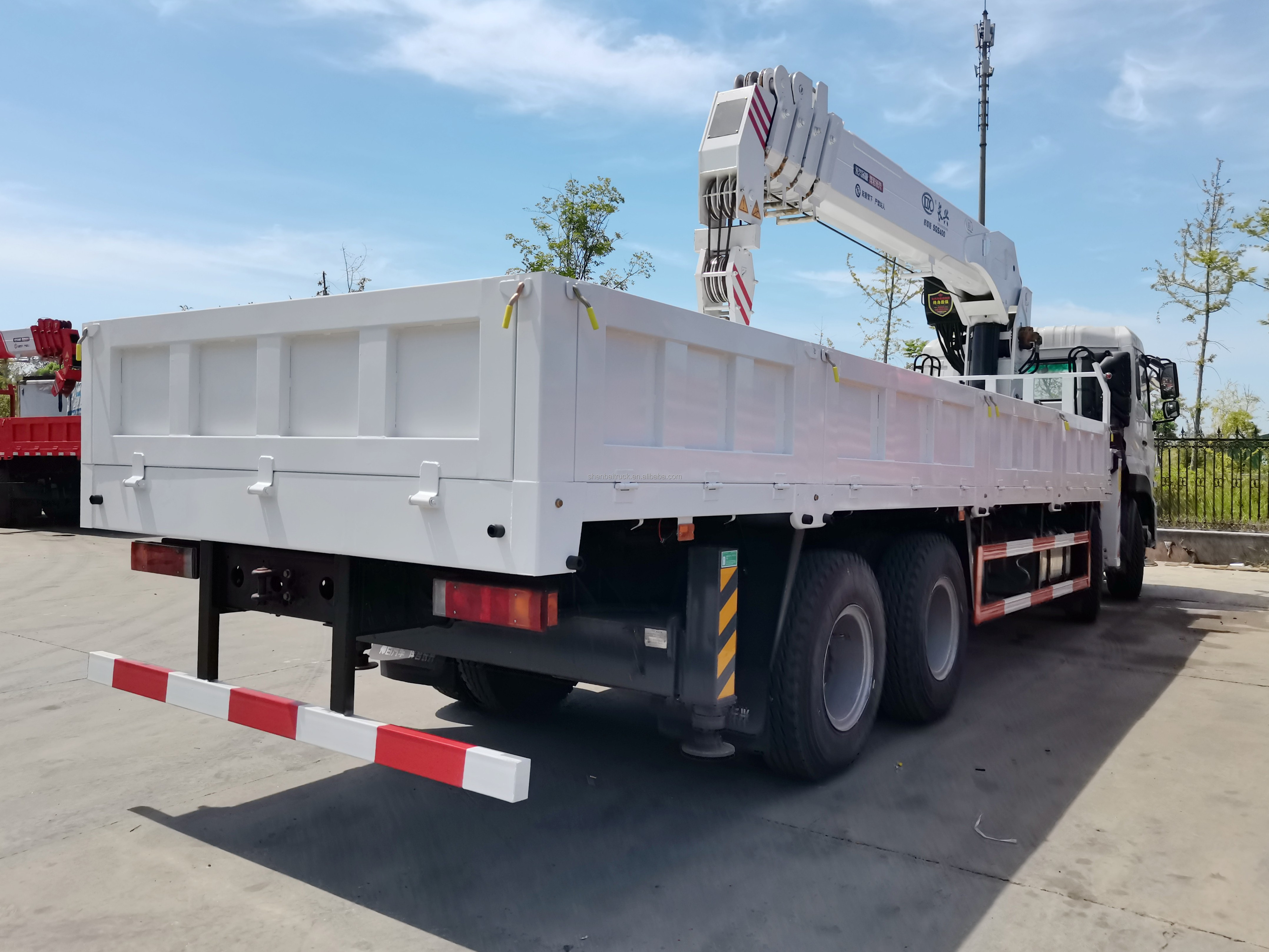 Competitive Price Dongfeng Tianlong 3 axle Mouted Truck 12Ton 14Ton 16Ton Hydraulic Telescopic Crane