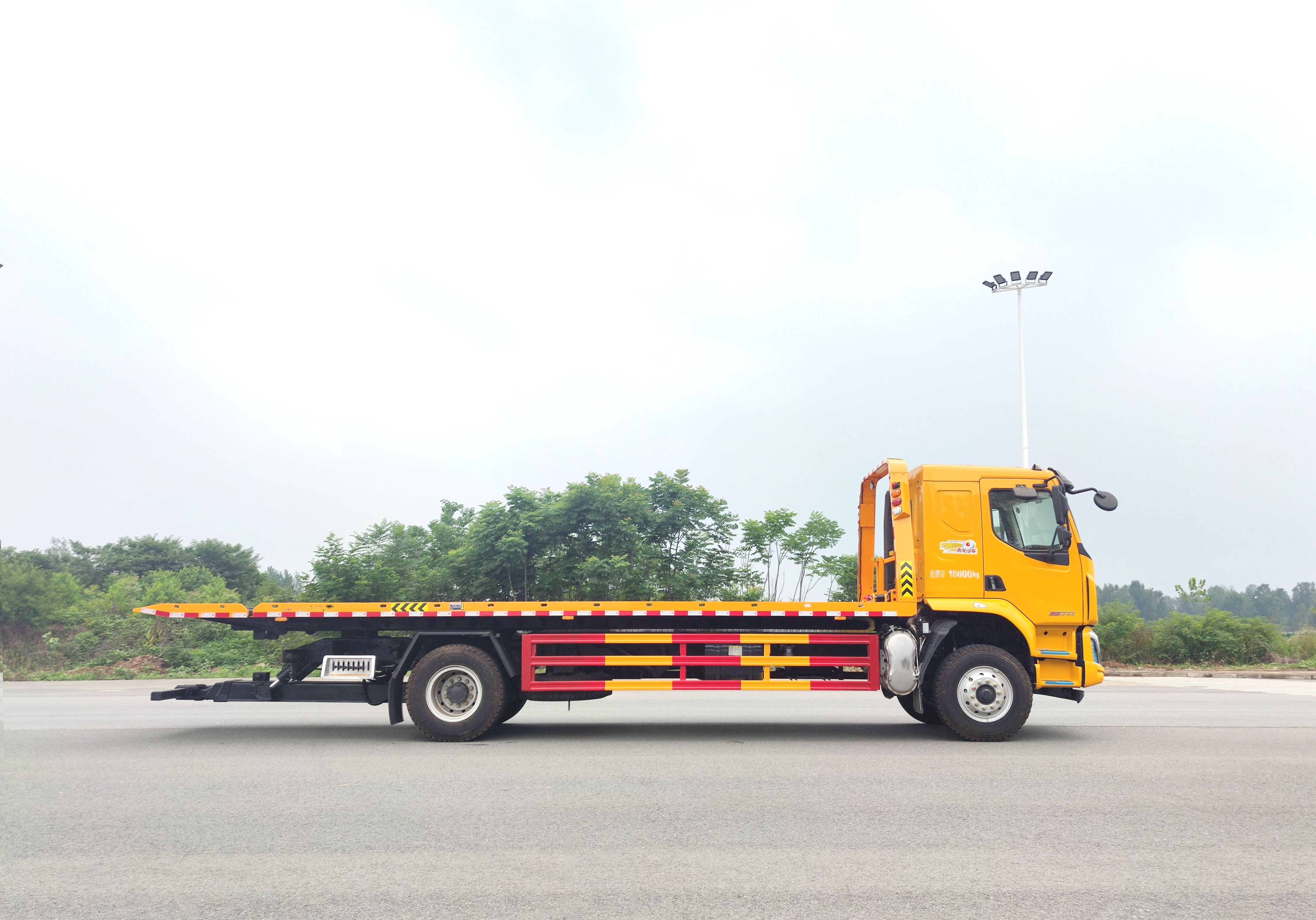 Dongfeng LiuQi Chenglong  Tow Truck Wrecker 5 Ton Road Rescue Tow Truck Flatbed For Sale In Pakistan