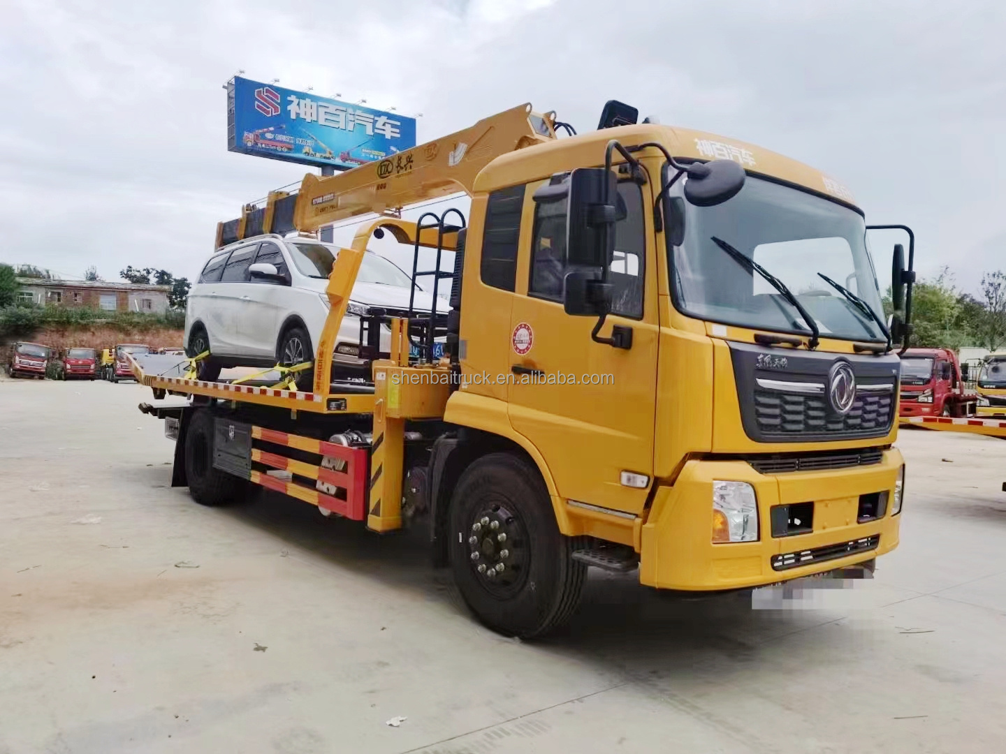 Dongfeng 4X2 Tow Truck with Crane Wreker  Towing Truck Rollback Wrecker Bed Crane Truck For Sale