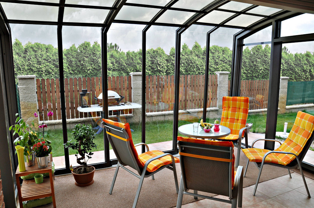 Prefabricated Polycarbonate Sliding Roof Telescopic Sunroom Aluminum Retractable Sunroom