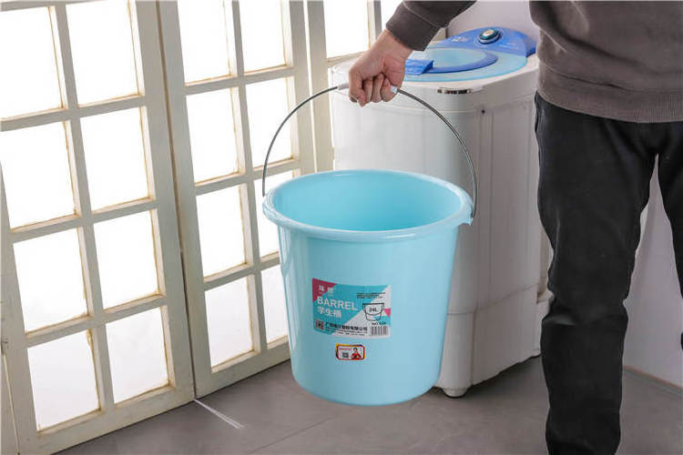 Custom PP Plastic Wash Water Bucket Stainless Steel Handle Water Pail for camping hiking home and kitchen