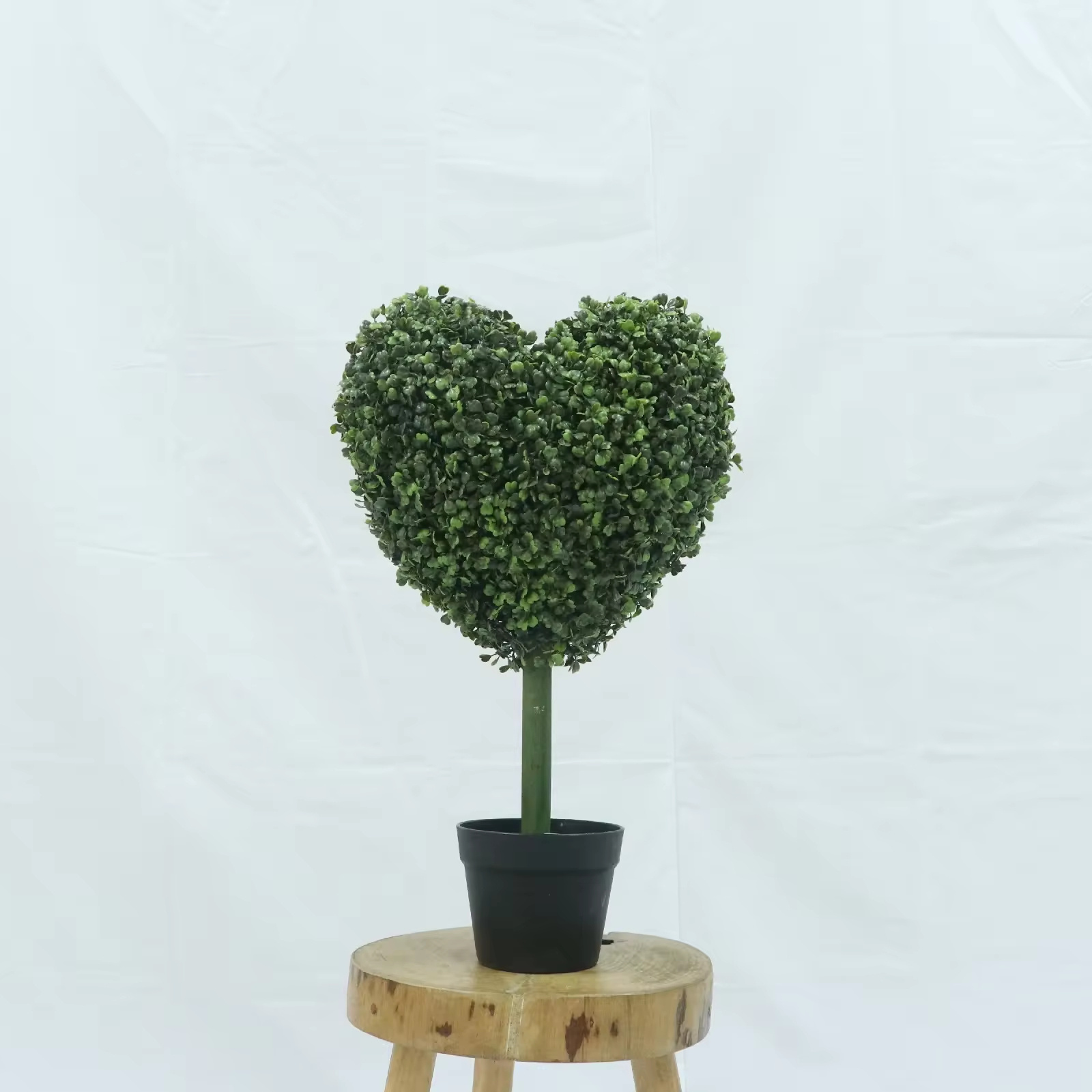 Artificial grass animal heart shape Topiary Grass Sculpture Covered with Artificial Milan Grass Sculpture for indoor decoration