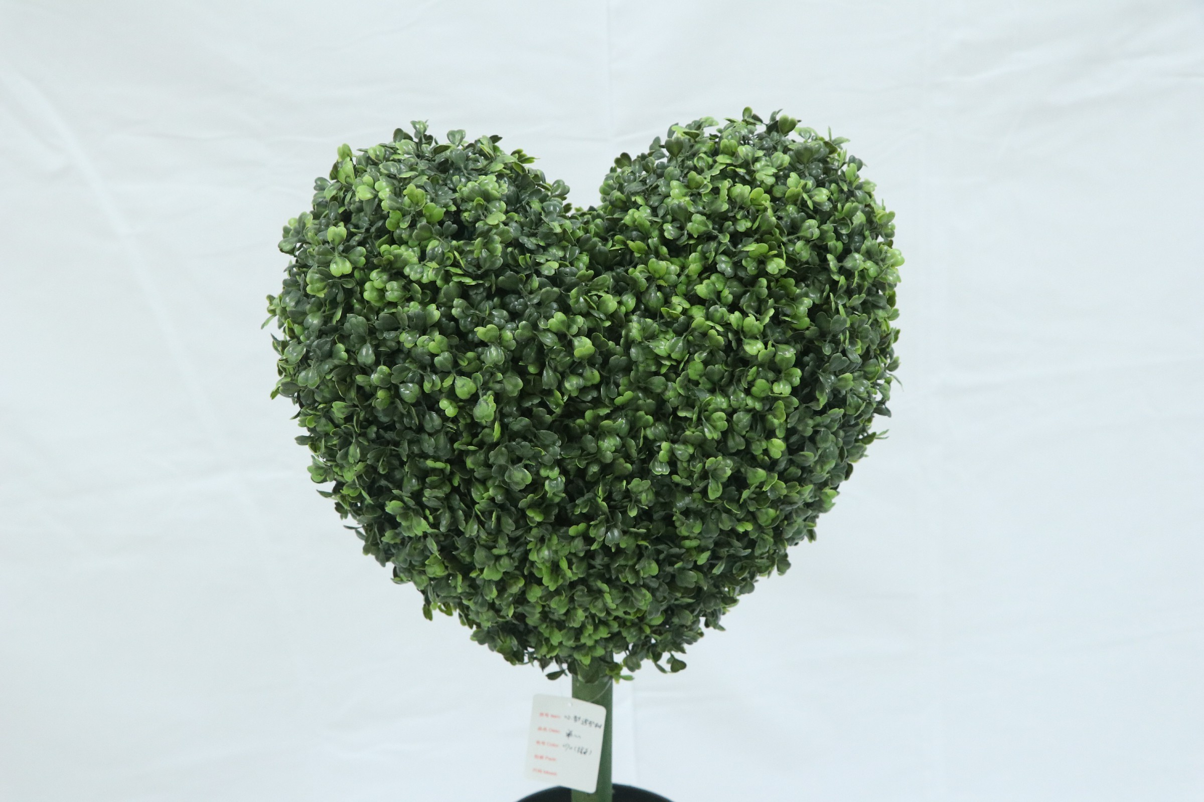 Artificial grass animal heart shape Topiary Grass Sculpture Covered with Artificial Milan Grass Sculpture for indoor decoration