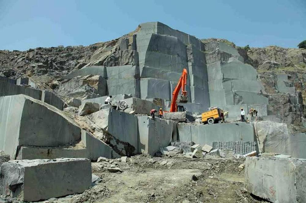 Premium quality Absolute black granite blocks available in all sizes premium nero black granite from india