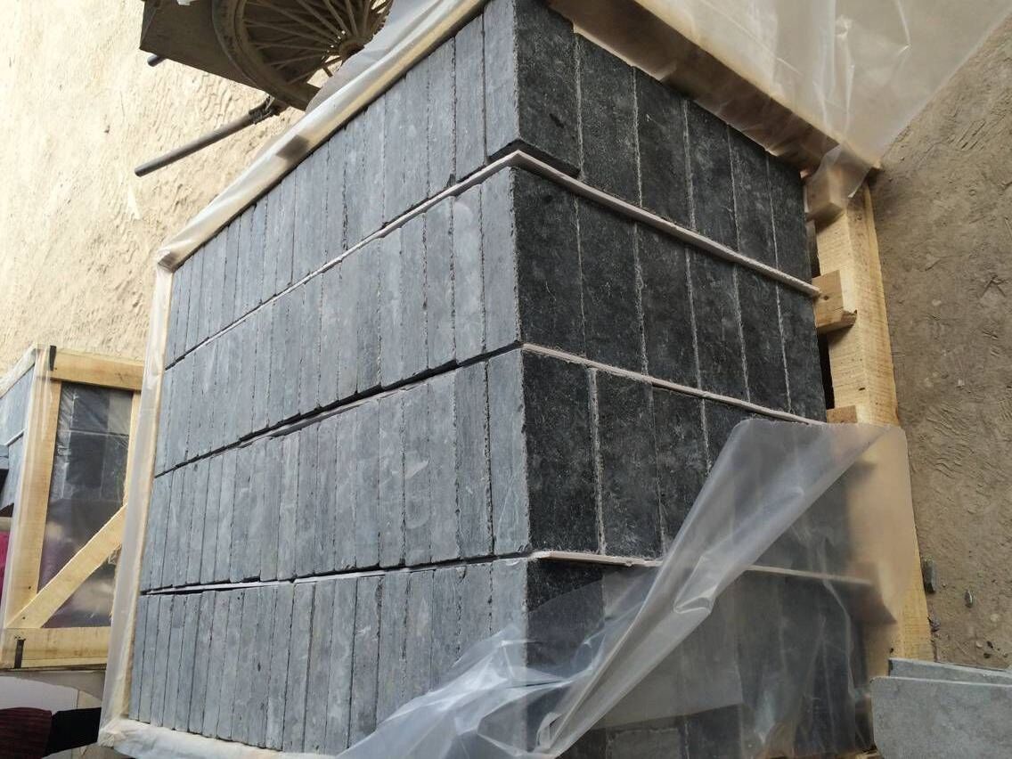 Factory Price China Natural Black Limestone Honed Tile Slab Wall Brick Size Tumbled Antiqued Finish