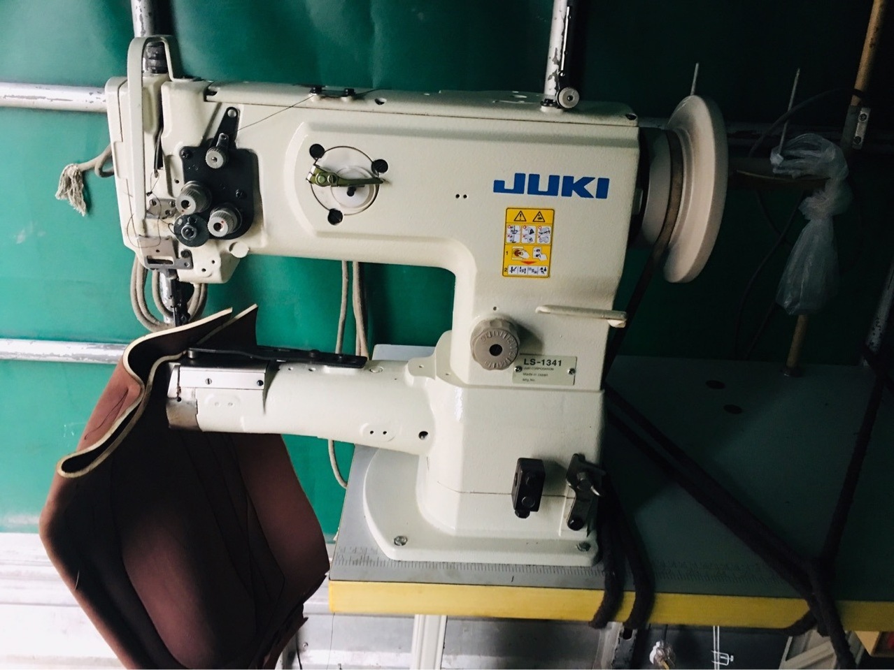 Original used jukis LS-1341 heavy duty cylinder arm industrial lockstitch leather bag sewing machine for Thick material