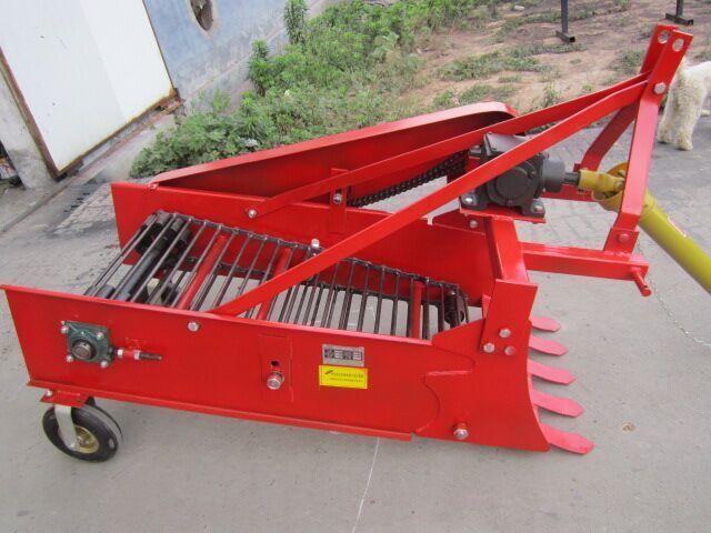 4U-60 potato harvester tractor PTO driven 60cm small potato digger harvester with Good performance