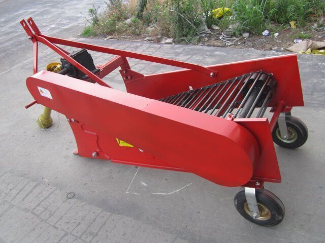 4U-60 potato harvester tractor PTO driven 60cm small potato digger harvester with Good performance