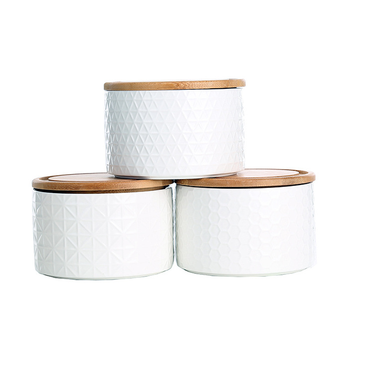 Wholesale white ceramic containers with bamboo lid,round shape ceramic jar