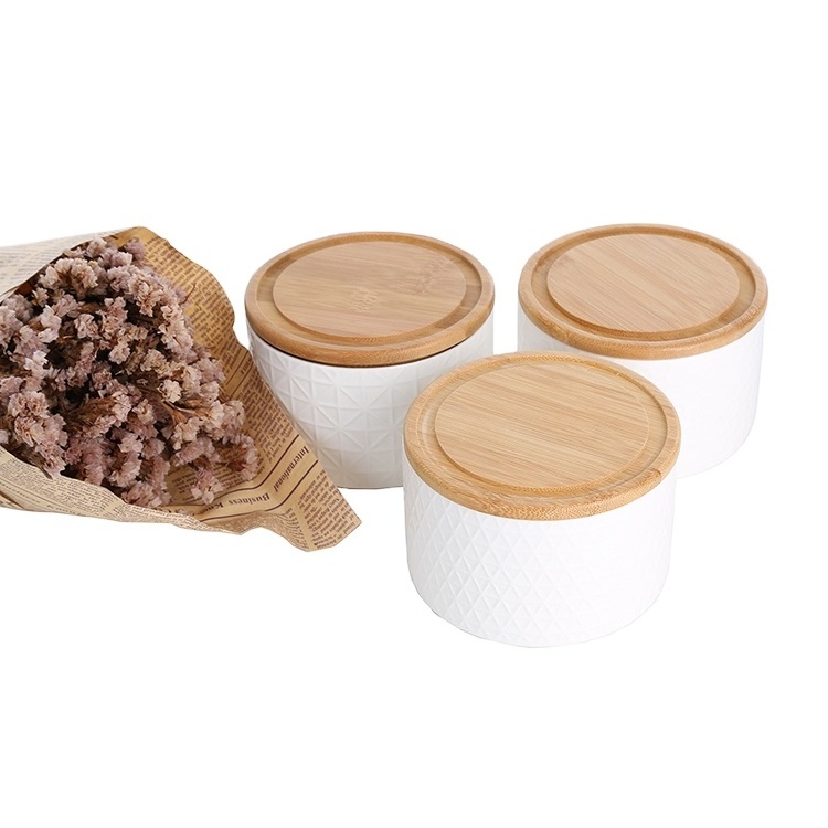 Wholesale white ceramic containers with bamboo lid,round shape ceramic jar