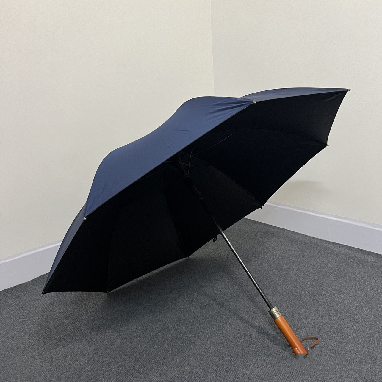 Solid color wood long handle simple black glue reinforced windproof large 120cm double person golf umbrella straight