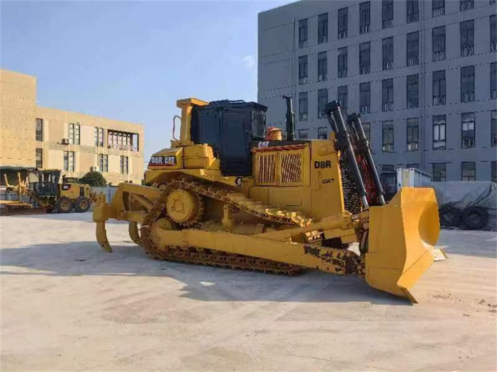 Caterpillar large-scale road construction dozer CAT D8R crawler bulldozer original painted cat dozer