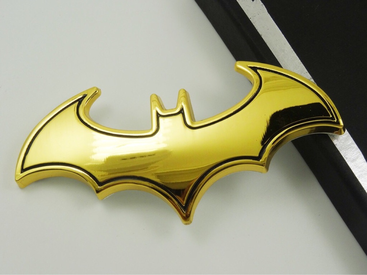 High Quality 3D Bat Shape Car Stickers Cool Metal Car Logo Emblem Sticker Decal Motorcycle Automobiles Car Styling Accessories