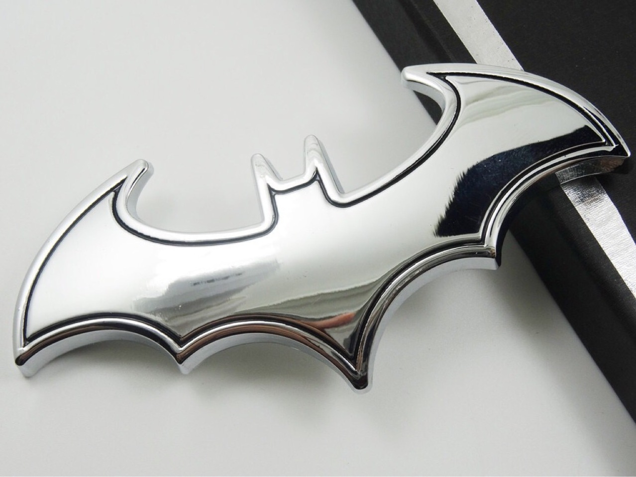 High Quality 3D Bat Shape Car Stickers Cool Metal Car Logo Emblem Sticker Decal Motorcycle Automobiles Car Styling Accessories