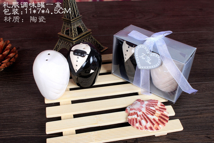 Bride and Groom ceramic Salt and Pepper Shakers Wedding party Favors and gift for guests