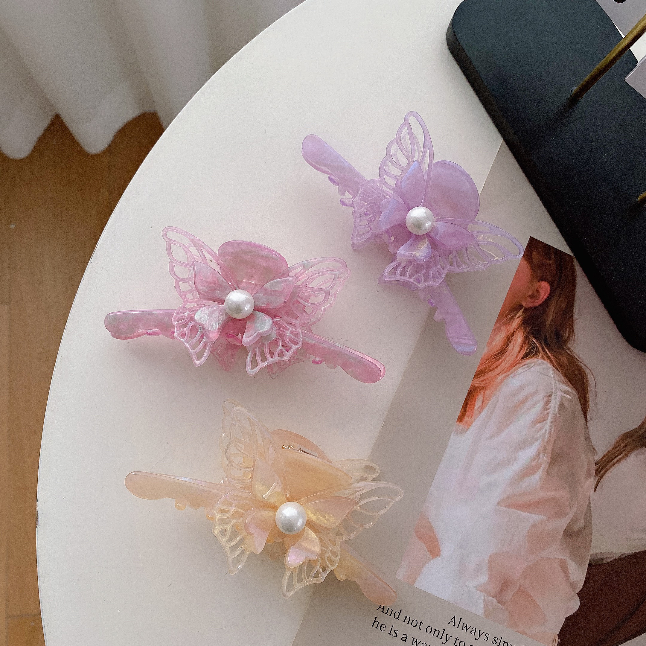 SHE SHARES Three-dimensional Butterfly Large High-grade Pearl Acetate Hair Clip