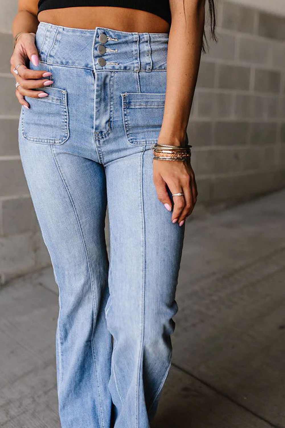 2024 Wholesale Casual Pocket Fashion Denim Light Blue Fly Button Exposed Seam Patched Pocket Flare Jeans