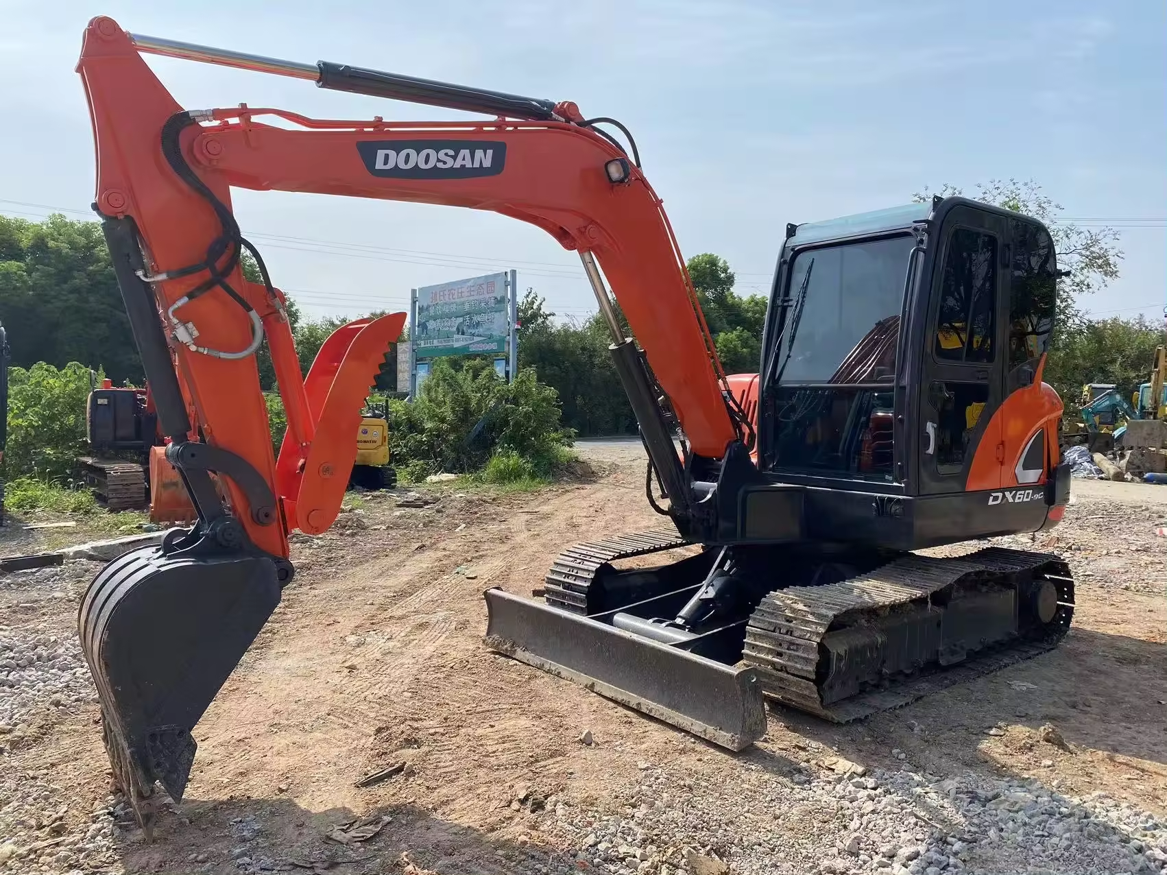 LOW PRICE!! Original Doosan Dx60 Dh60 Mini Excavator Doosan Second-hand Excavator used Crawler Excavator With hydraulic thumb