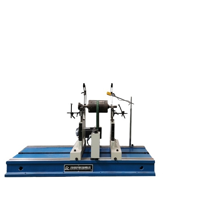 Roller dynamic balancing machine