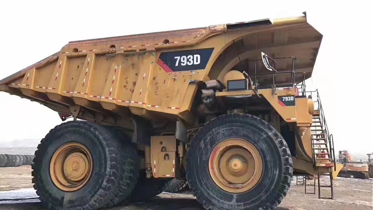 Caterpillar 793D off-highway dump truck  Dump Truck with  good  price  and  excellent  condition