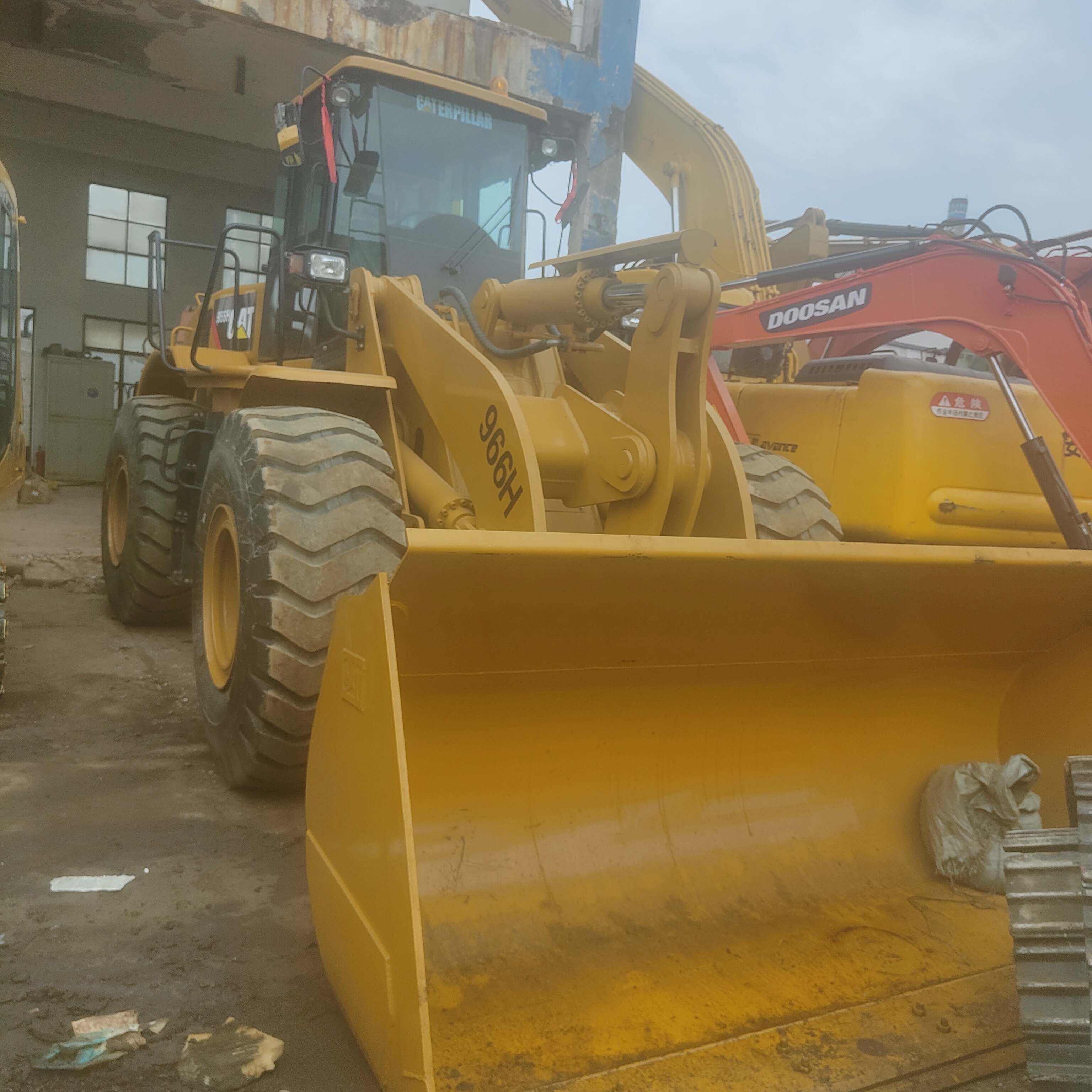 Used Caterpillar 966H wheel loader second hand road construction machinery CAT966H loader with large load capacity cheap price