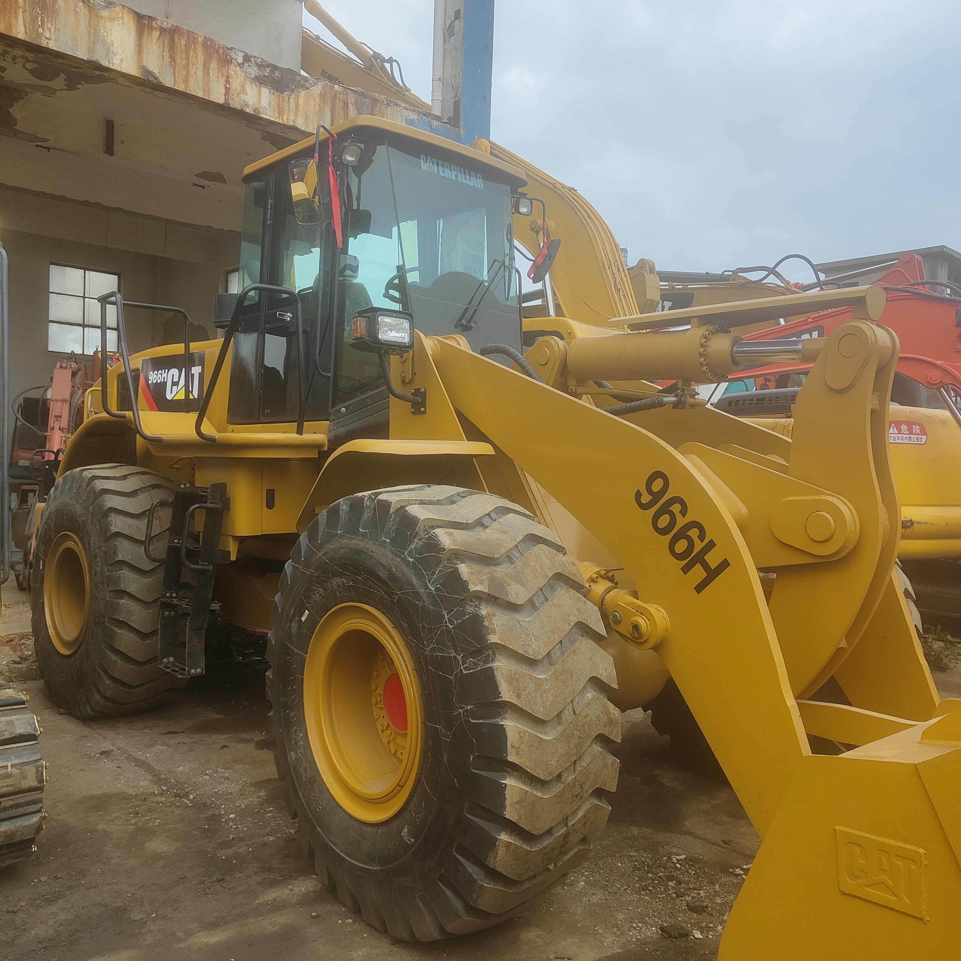 Used Caterpillar 966H wheel loader second hand road construction machinery CAT966H loader with large load capacity cheap price