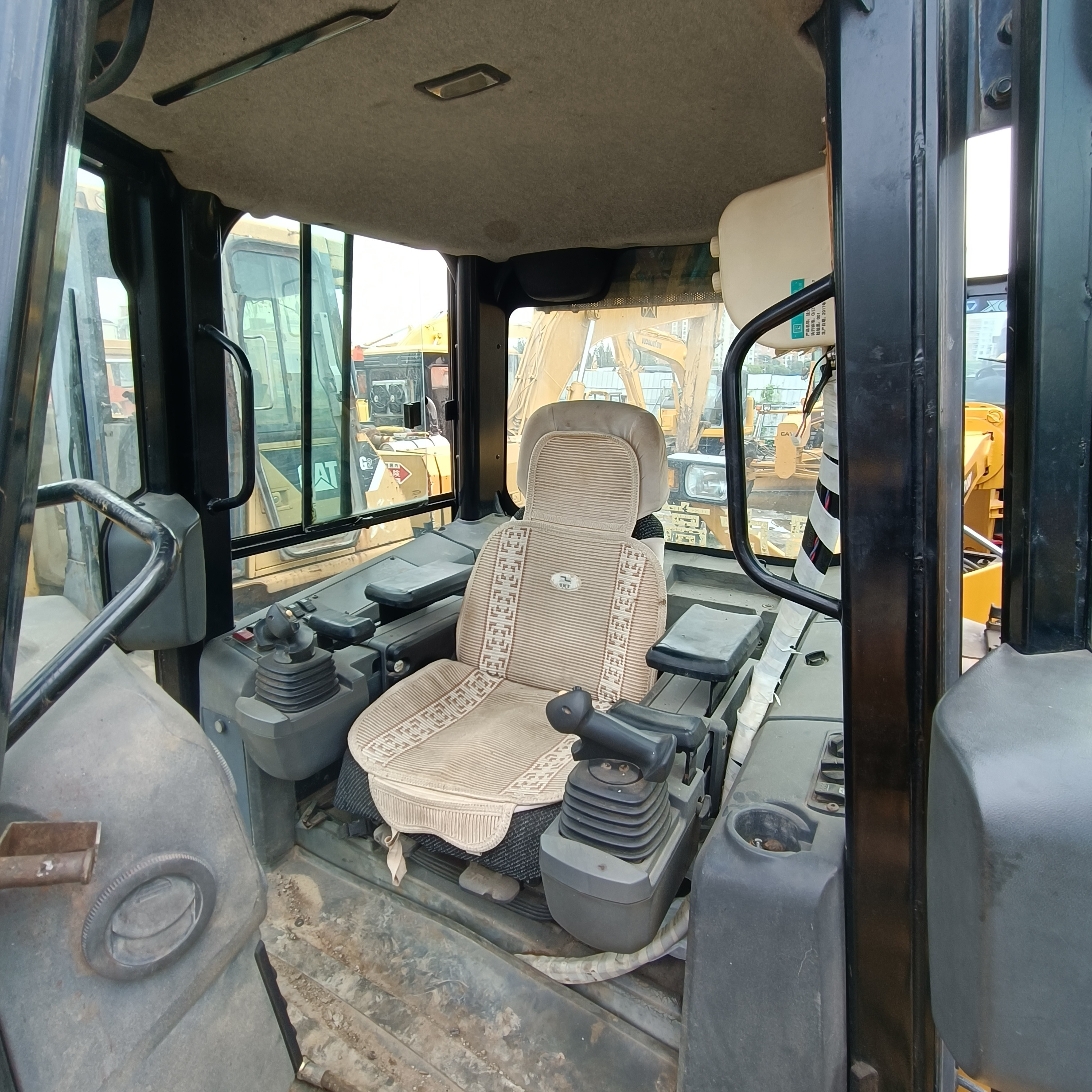 CAT   Bull Dozer D5K Bulldozer Cheap Price Full-hydraulic 80HP New Mini Crawler Bulldozer