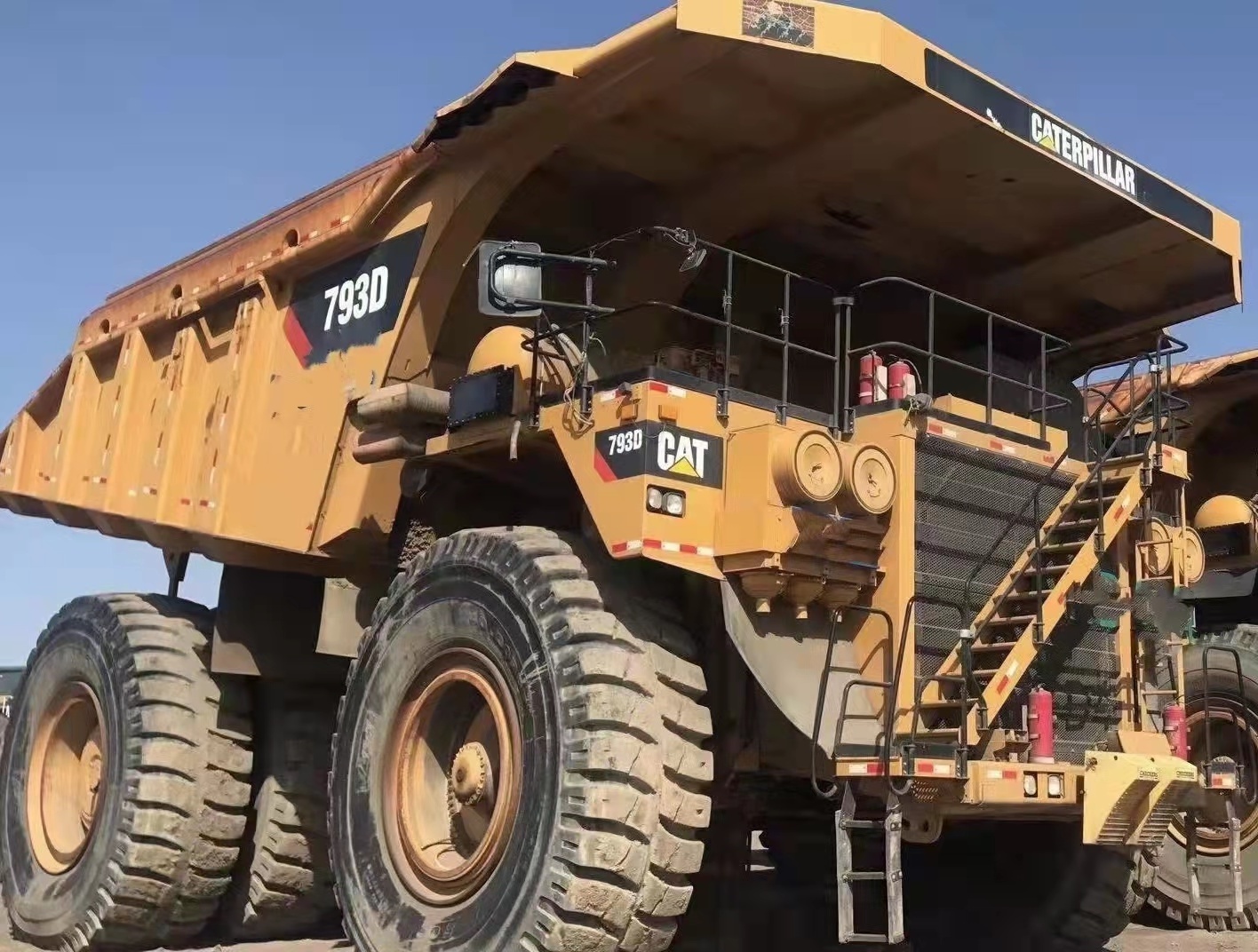 Caterpillar 793D off-highway dump truck  Dump Truck with  good  price  and  excellent  condition