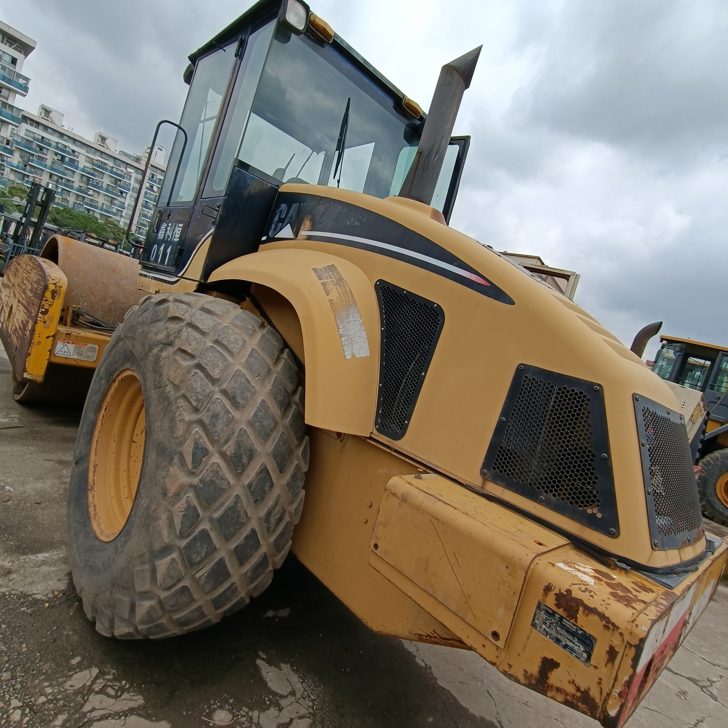 Single Drum Roller CATCS683E Roads roller for sales