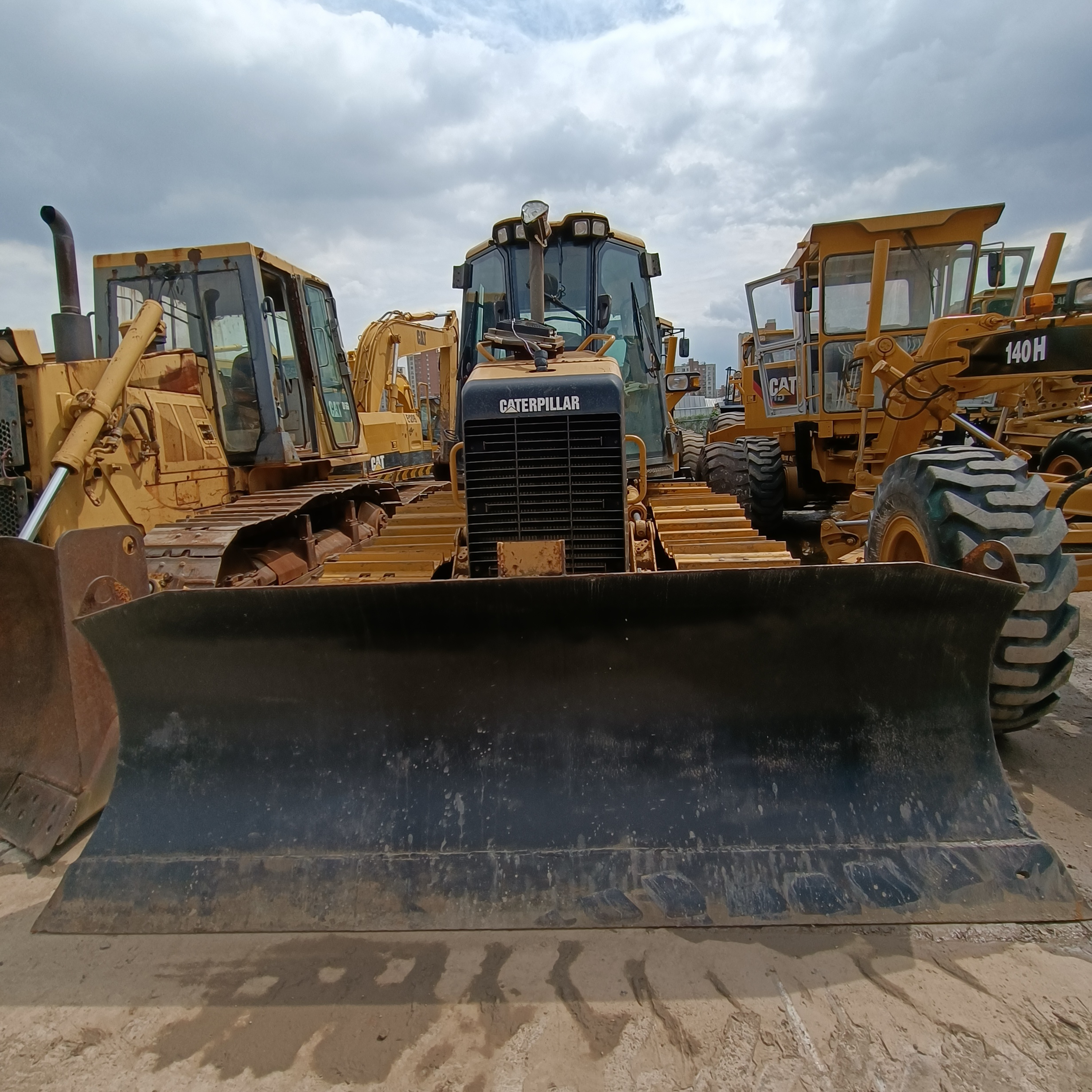 CAT   Bull Dozer D5K Bulldozer Cheap Price Full-hydraulic 80HP New Mini Crawler Bulldozer